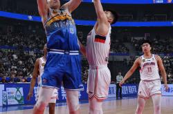 爱游戏app-新疆男篮大胜登上榜首！球队表现强势