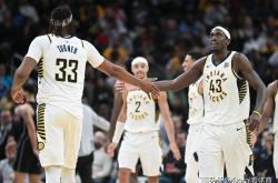 雄鹿主场大胜步行者，米德尔顿27分