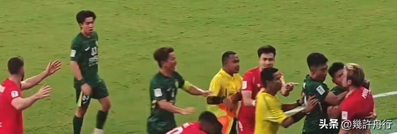 比赛中暴发冲突,球员遭罚下场 比赛中暴发冲突,球员遭罚下场