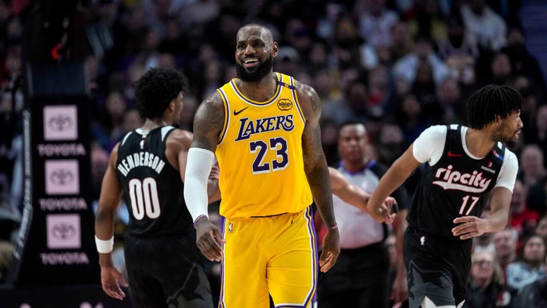 湖人艰难击败掘金,詹姆斯成为全队支柱 湖人艰难击败掘金,詹姆斯成为全队支柱