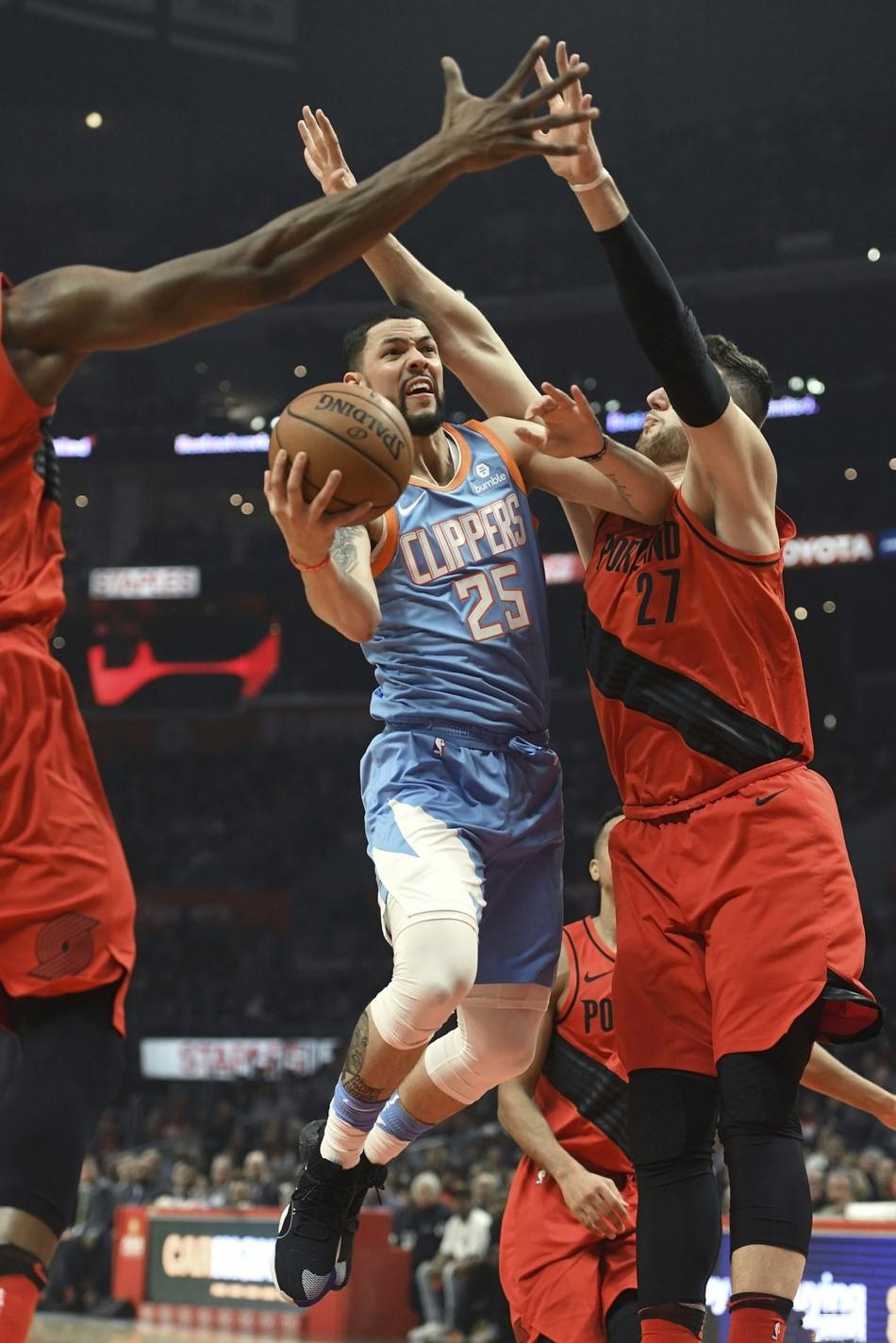 开拓者队灵光一现,轻取对手 开拓者队灵光一现,轻取对手