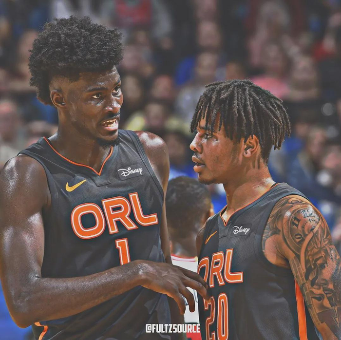 包含王者归来！美国篮球传奇回归赛场粉丝狂热迎接的词条