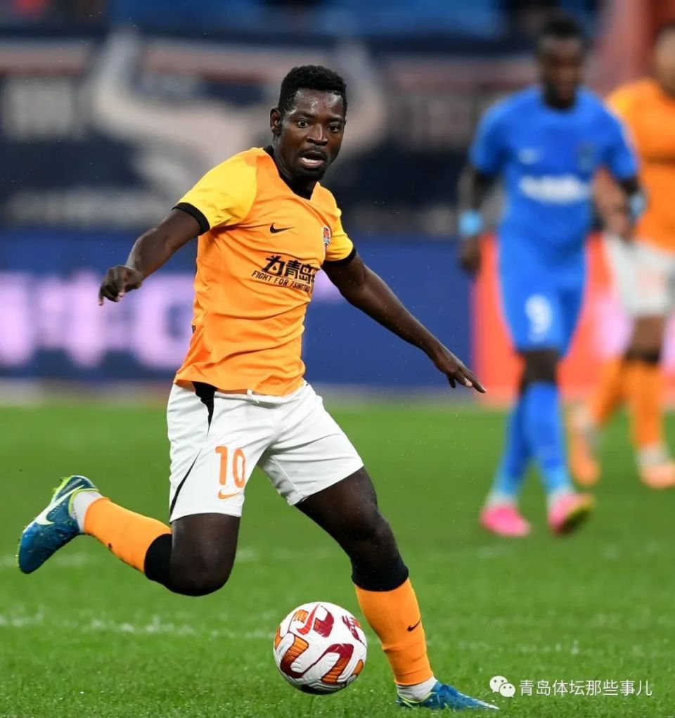 包含阿尔维斯主场告捷，争取保级机会的词条