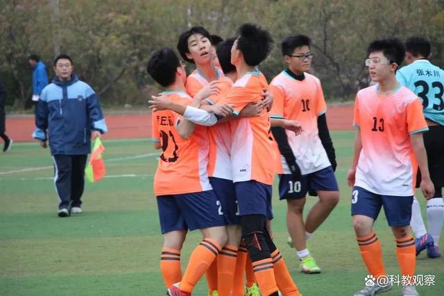 关于熠熠生辉，两支优秀球队展开精彩比拼的信息